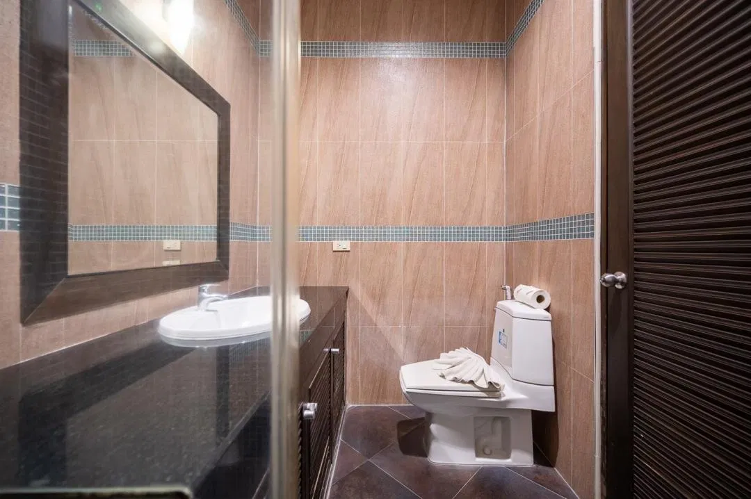 ห้องน้ำ RimLay Beachfront Pool Villa