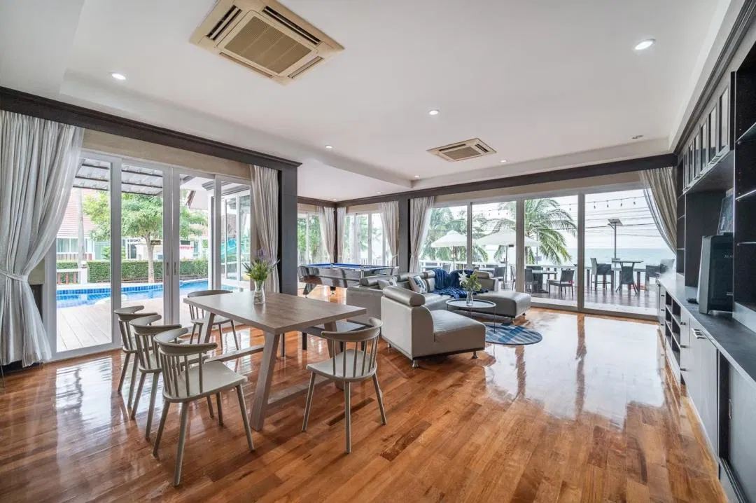 ภายใน RimLay Beachfront Pool Villa