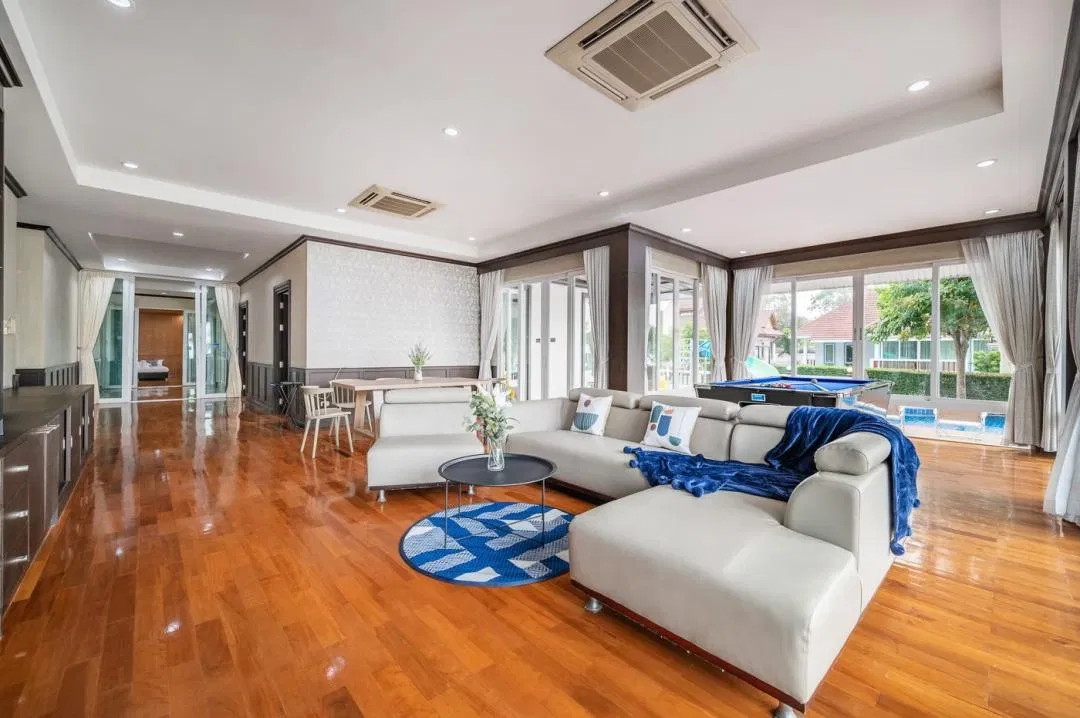 ภายใน RimLay Beachfront Pool Villa