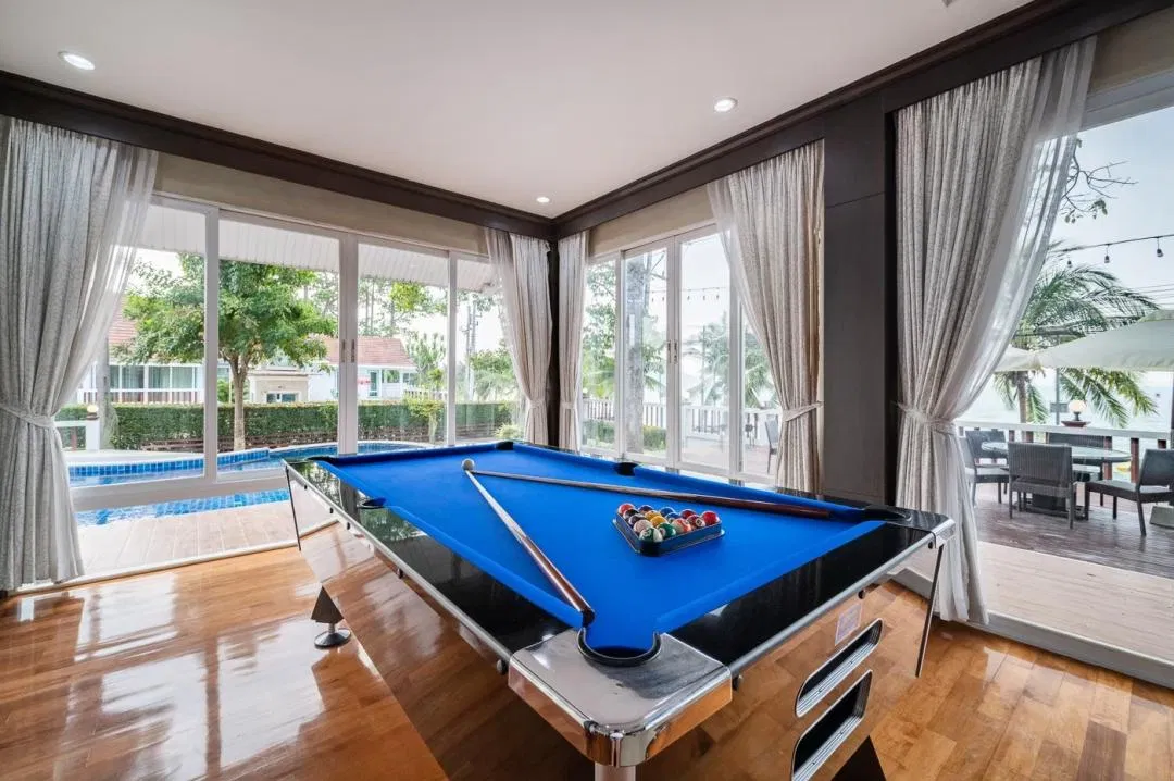 ภายใน RimLay Beachfront Pool Villa