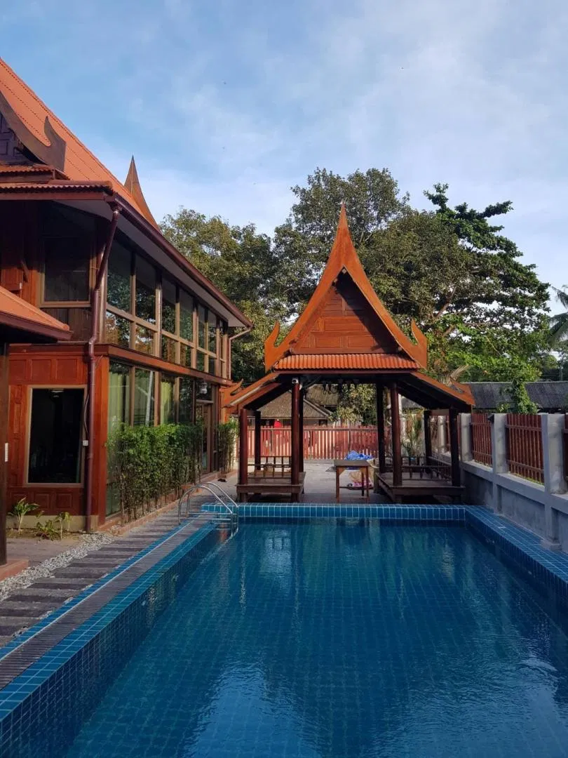 ภายนอก เรือนไทย 5B