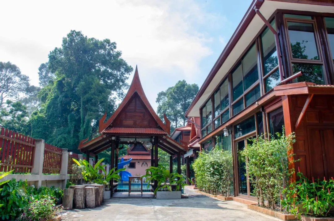 ภายนอก เรือนไทย 5B