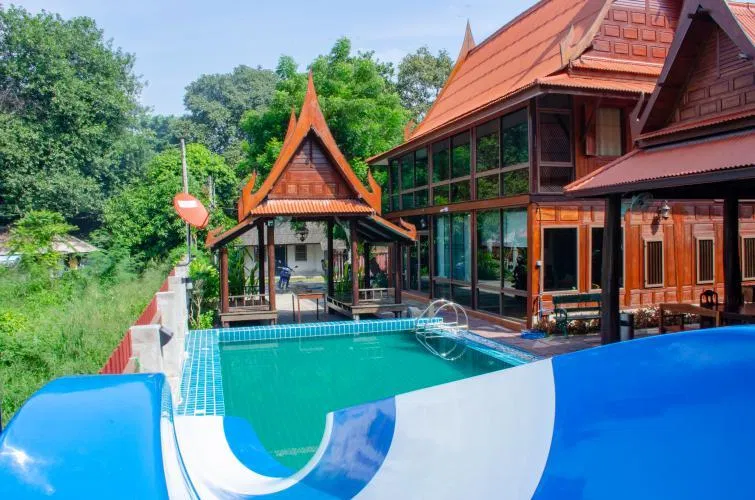 ภายนอก เรือนไทย 5A