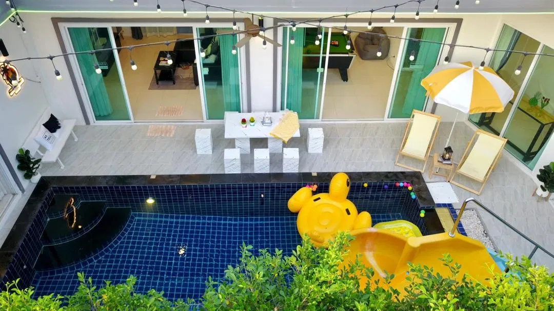 ภายนอก Relax Pool Villa