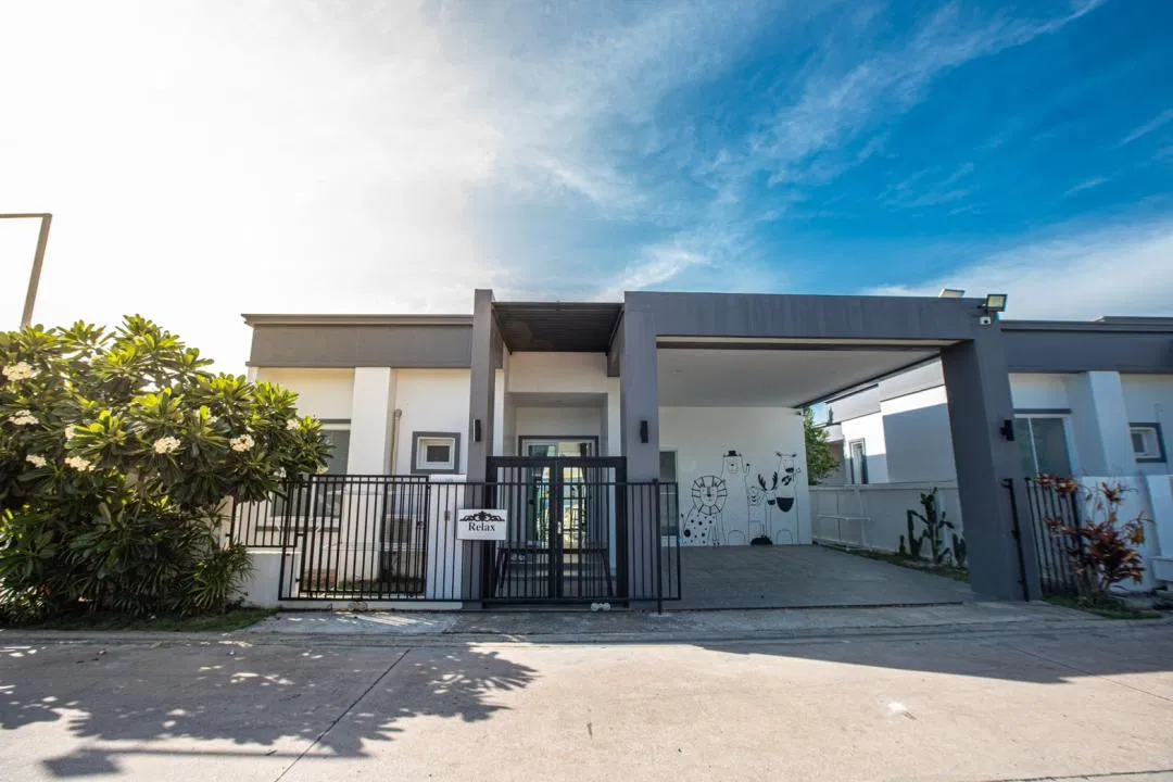 ที่จอดรถ Relax Pool Villa
