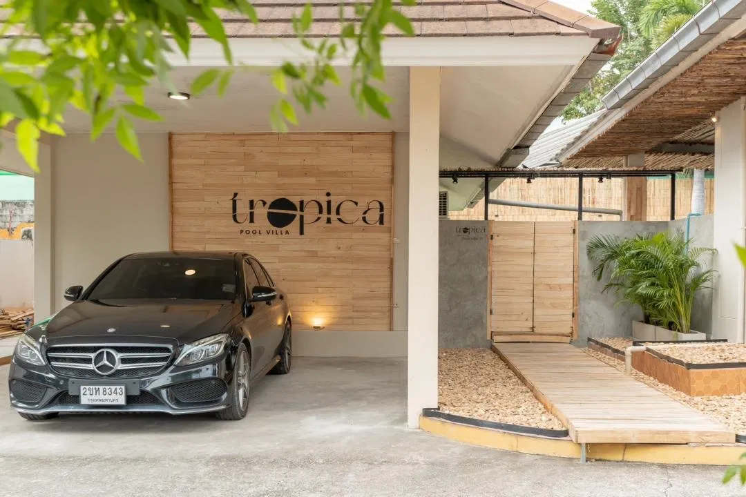 ที่จอดรถ Tropica Poolvilla