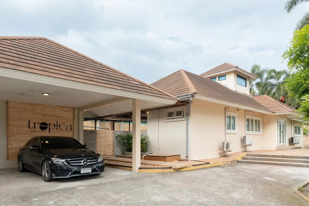 ที่จอดรถ Tropica Poolvilla