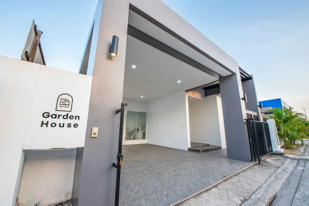 ภายนอก Garden House