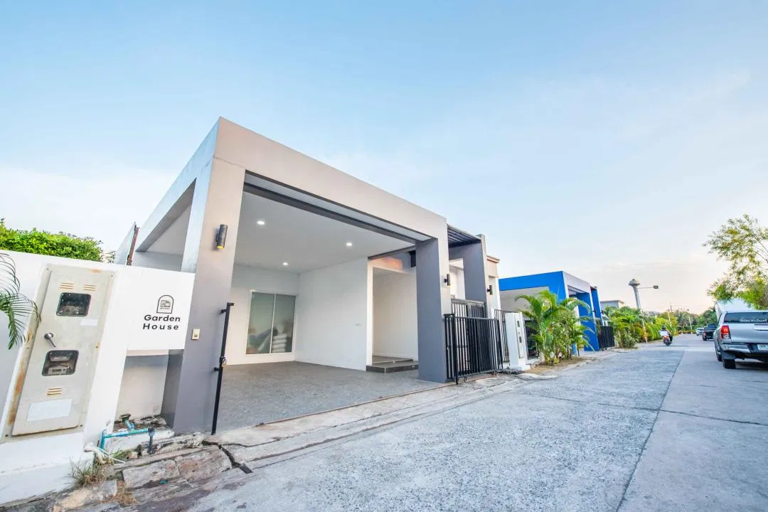 ภายนอก Garden House
