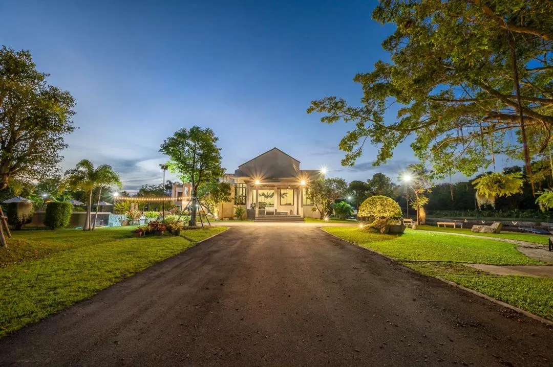 ที่จอดรถ The Garden Pool Villa