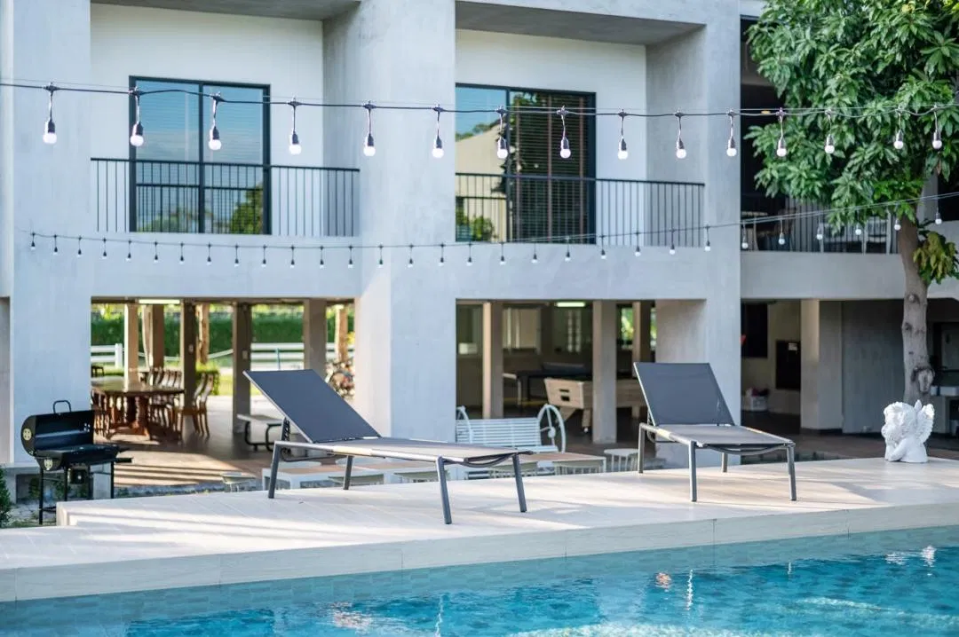 ภายนอก The Garden Pool Villa