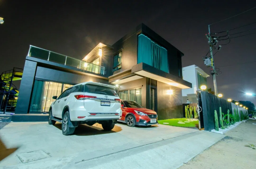 ที่จอดรถ The Moon PoolVilla