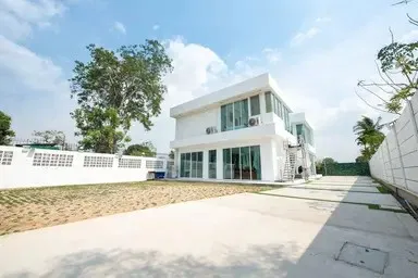 ที่จอดรถ Celuna Pool Villa