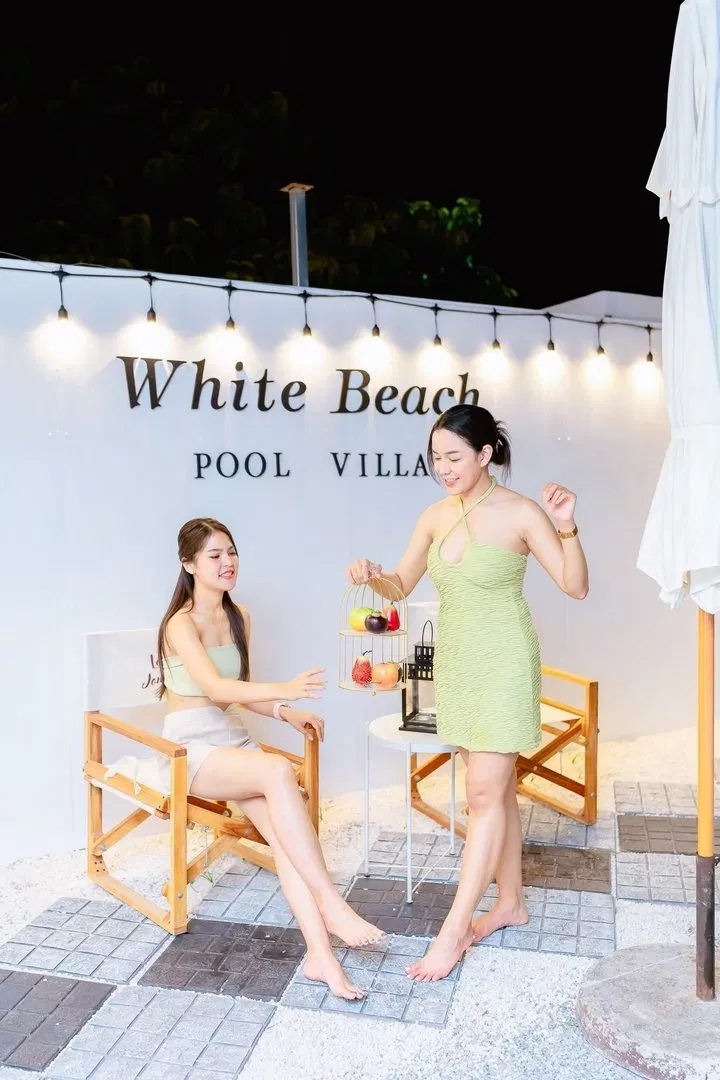 ภายนอก White Beach