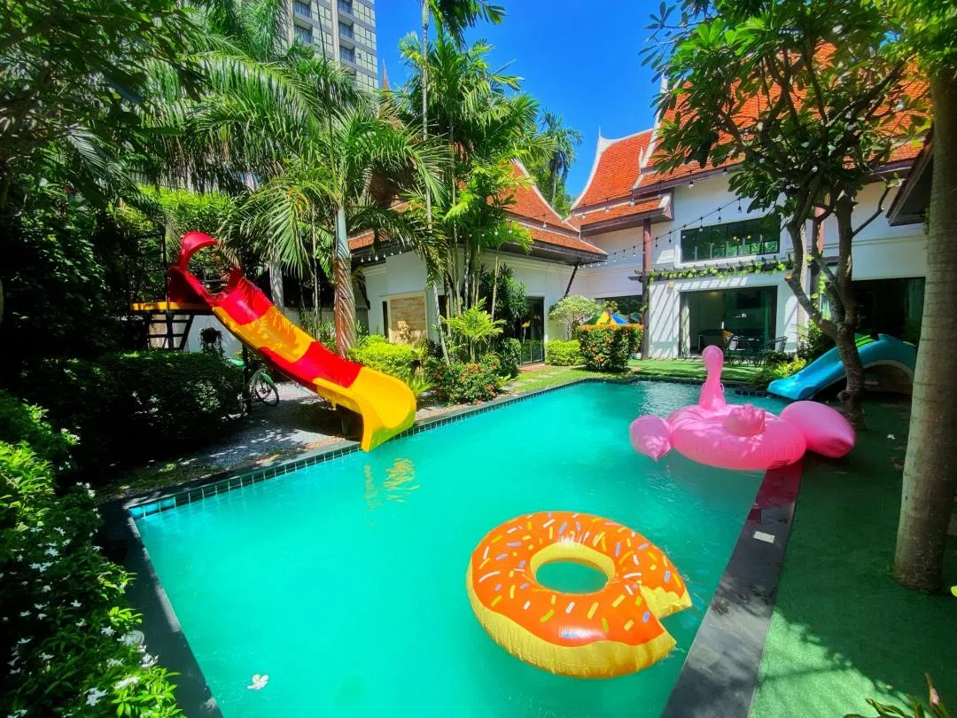 ภายนอก Asian Summer