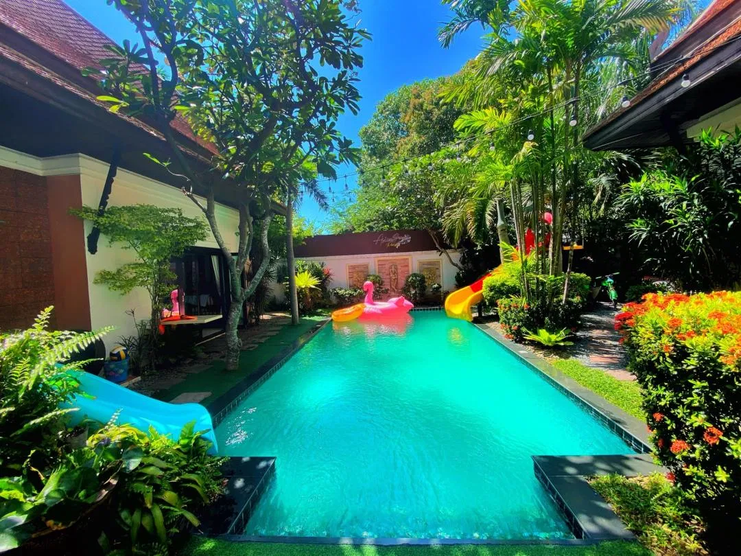 ภายนอก Asian Summer