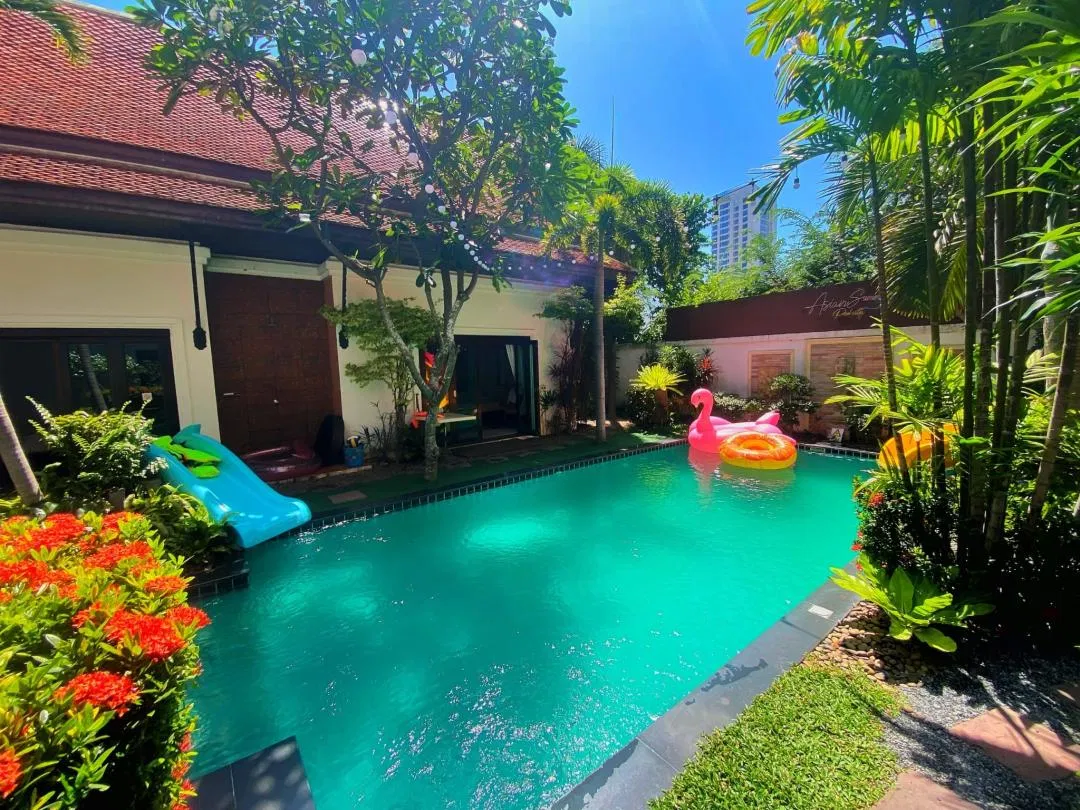ภายนอก Asian Summer