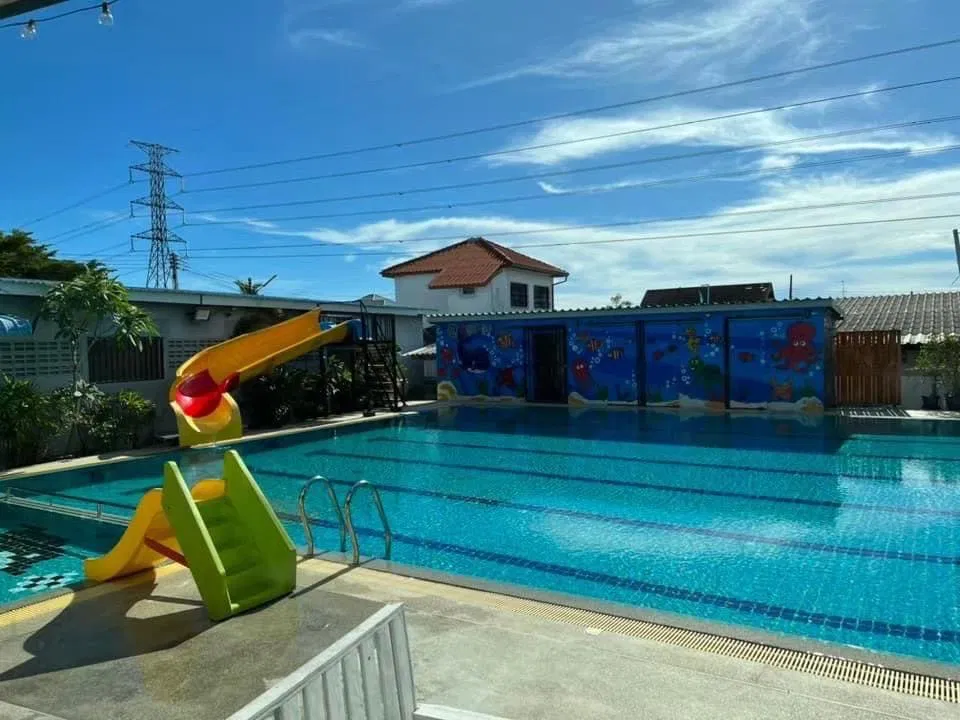 ภายนอก Mek Villa