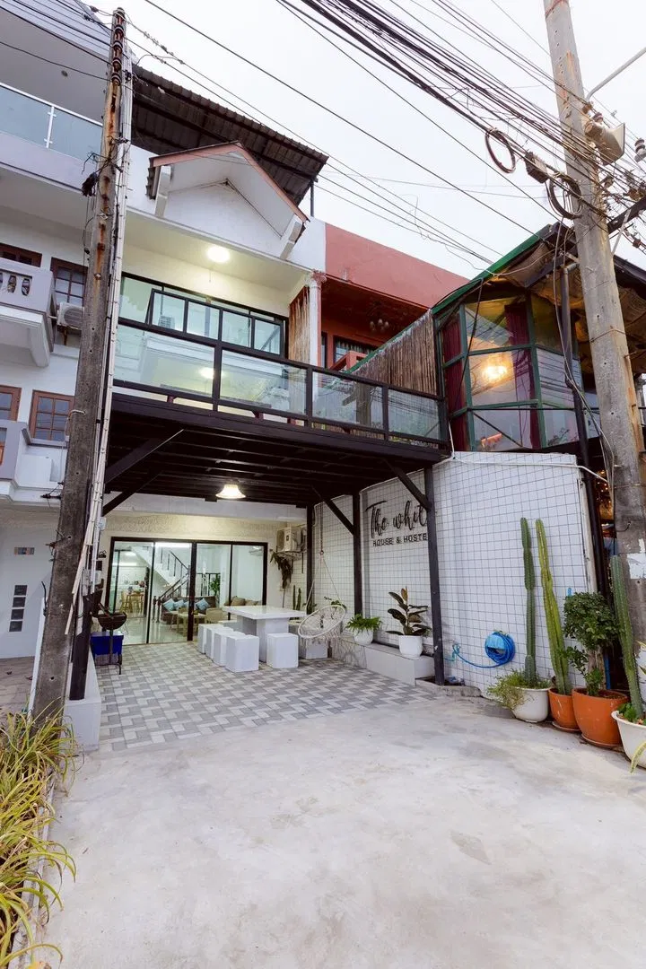 ที่จอดรถ The White Saengchan